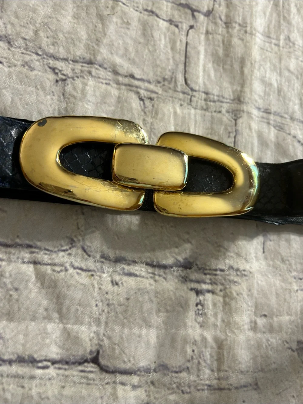 MORGAN TAYLOR VINTAGE BLACK SNAKESKIN SCULPTURAL GOLD TONE INTERLOCK BUCKLE BELT